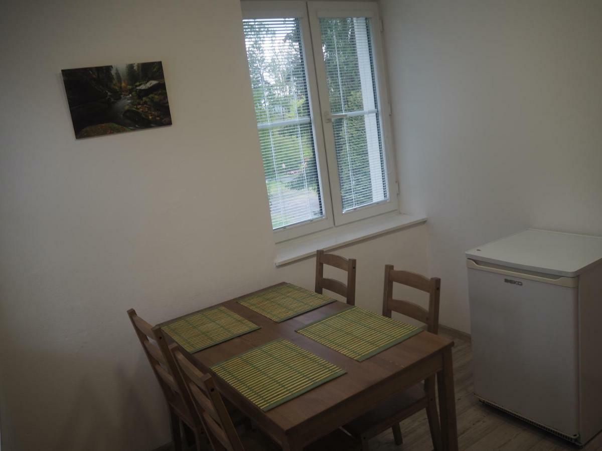 Economy Apartments Ceske Svycarsko ฮเรนสโก ภายนอก รูปภาพ