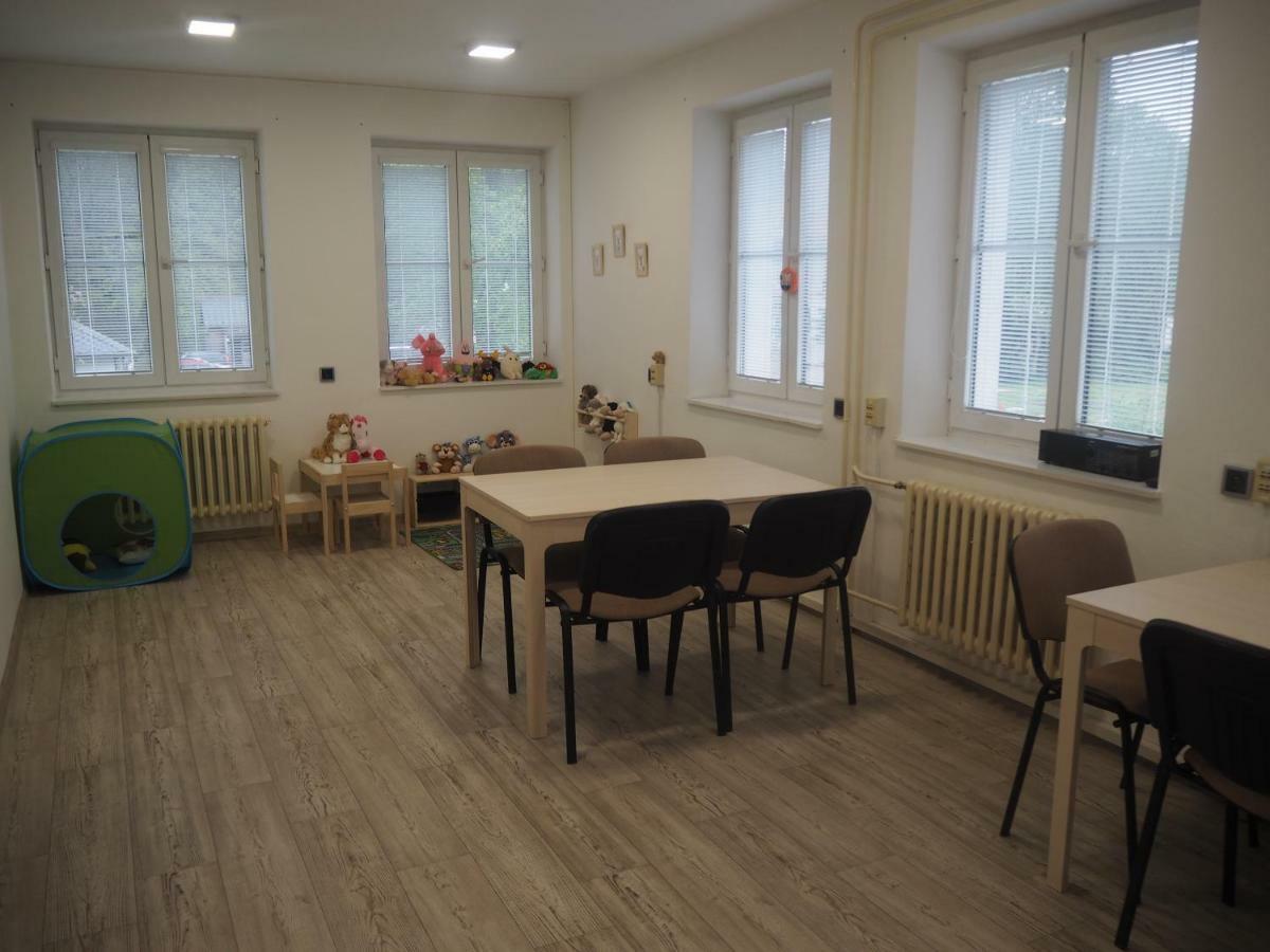 Economy Apartments Ceske Svycarsko ฮเรนสโก ภายนอก รูปภาพ