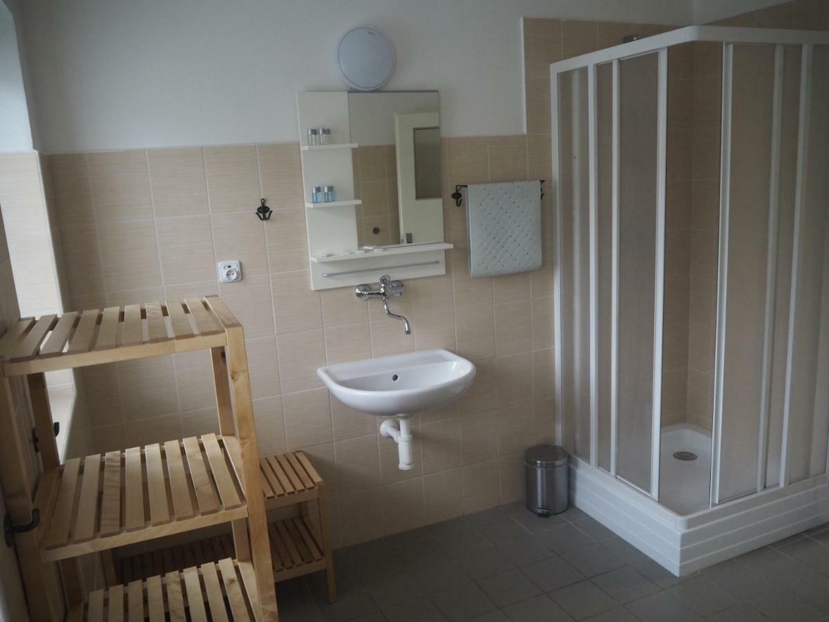 Economy Apartments Ceske Svycarsko ฮเรนสโก ภายนอก รูปภาพ