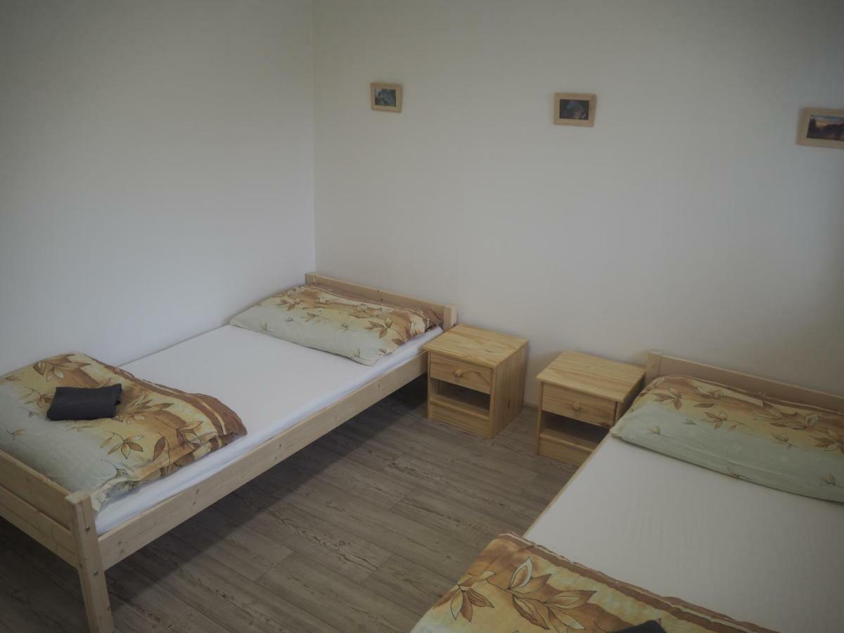 Economy Apartments Ceske Svycarsko ฮเรนสโก ภายนอก รูปภาพ